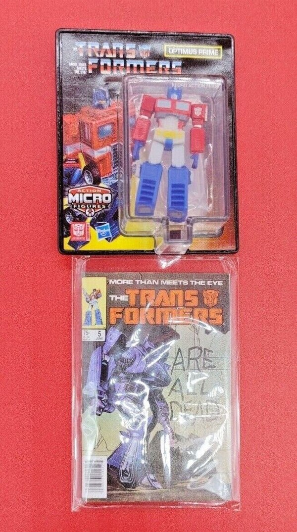 World Smallest Transformers Figure & Comics In Hand Image  (9 of 10)